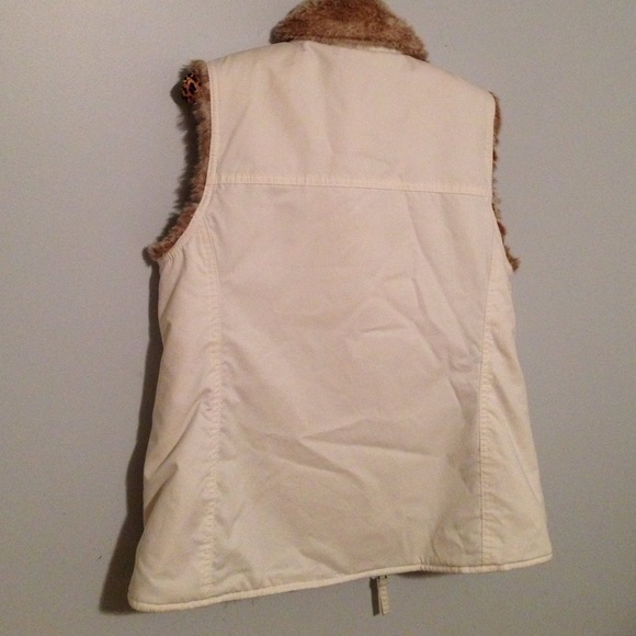 ⚡️SALE⚡️ Gap Reversible Faux Fur White Vest SM OBO - Picture 4 of 4